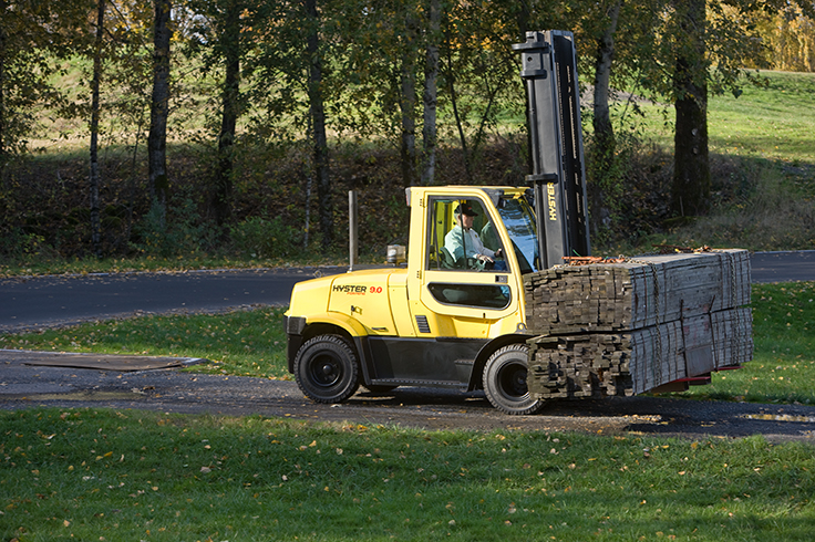 ICE Pneumatic Tire Forklift for Heavy-duty Lifting | Hyster H170-180FT
