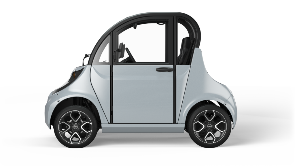 GEM-e2-MY24-studio-left-artic-frost-doors-beechwood-black-premium-seats