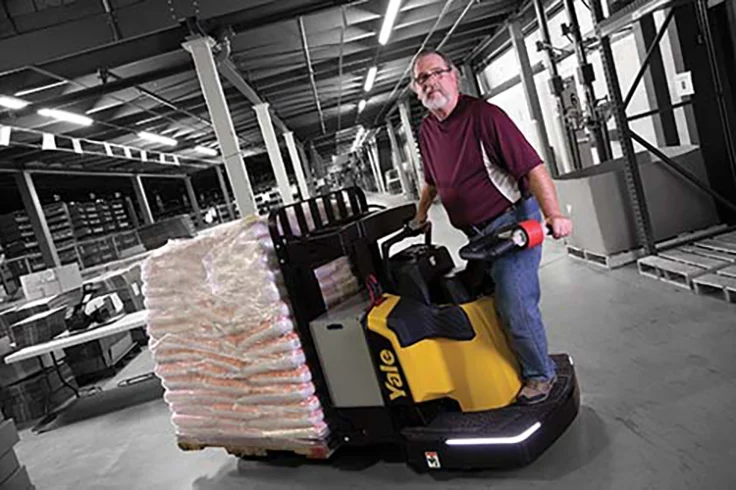 Yale End Rider trucks count on a full rotary control handle