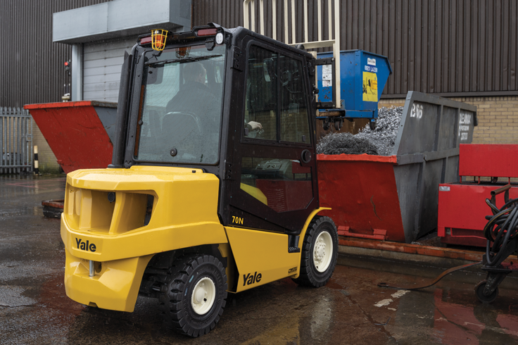 Pneumatic tire forklift | Configurable ICE lift truck | Yale GP04-70N