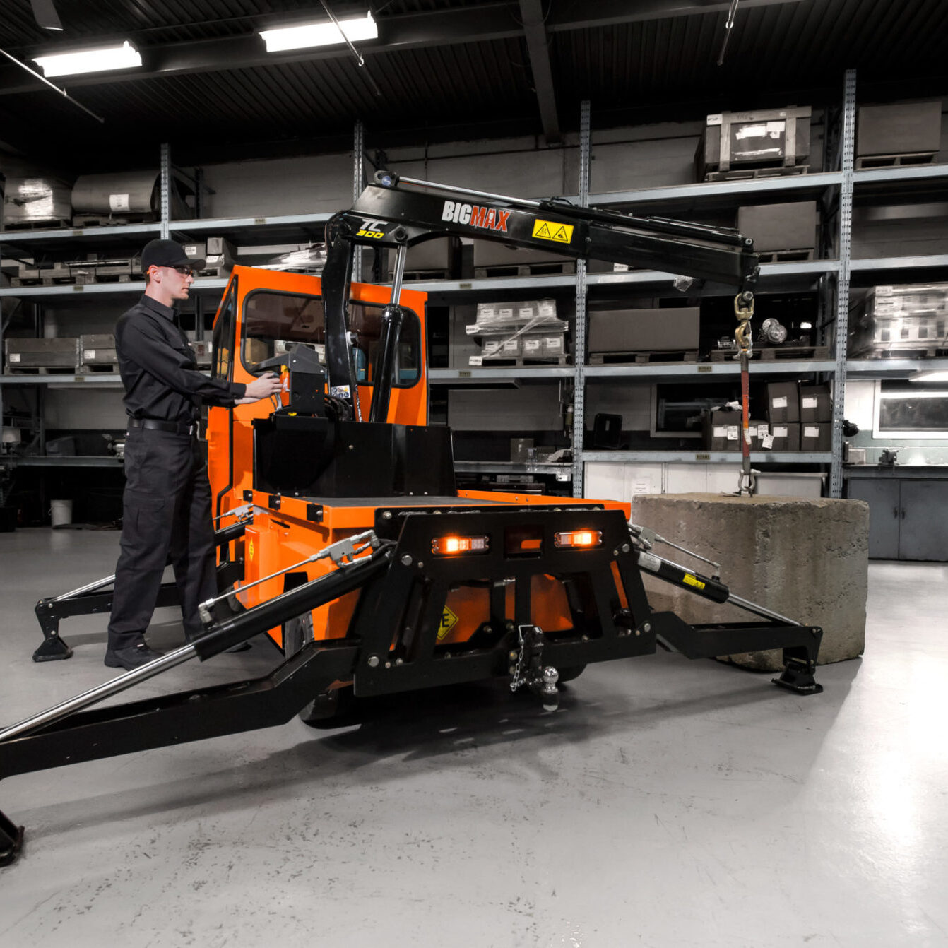 Motrec-MarketingImage-Action-MX480-CraneTruck